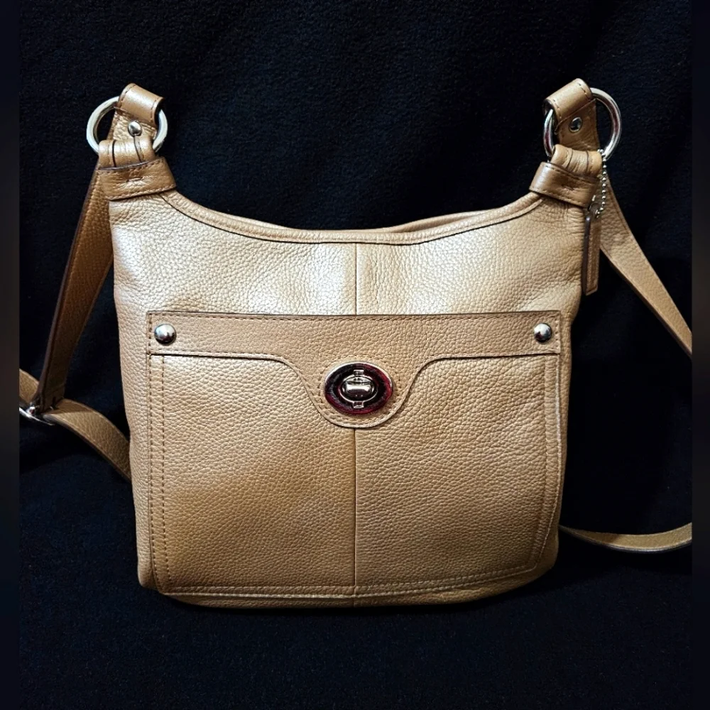 Coach Penelope Crossbody-Leather-Champagne color-F16533